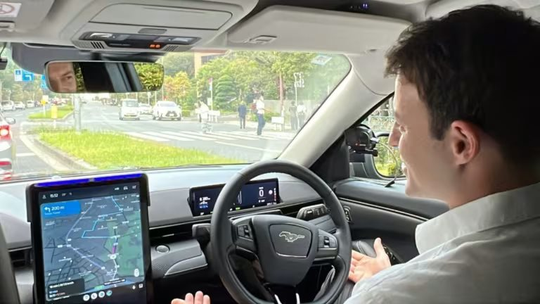 Masayoshi Son rót 1,05 tỷ USD cho một chàng trai 32 tuổi, khẳng định người này sẽ tạo ra 'cuộc cách mạng 2 thế kỷ mới có một lần với ngành ô tô' - Ảnh 1