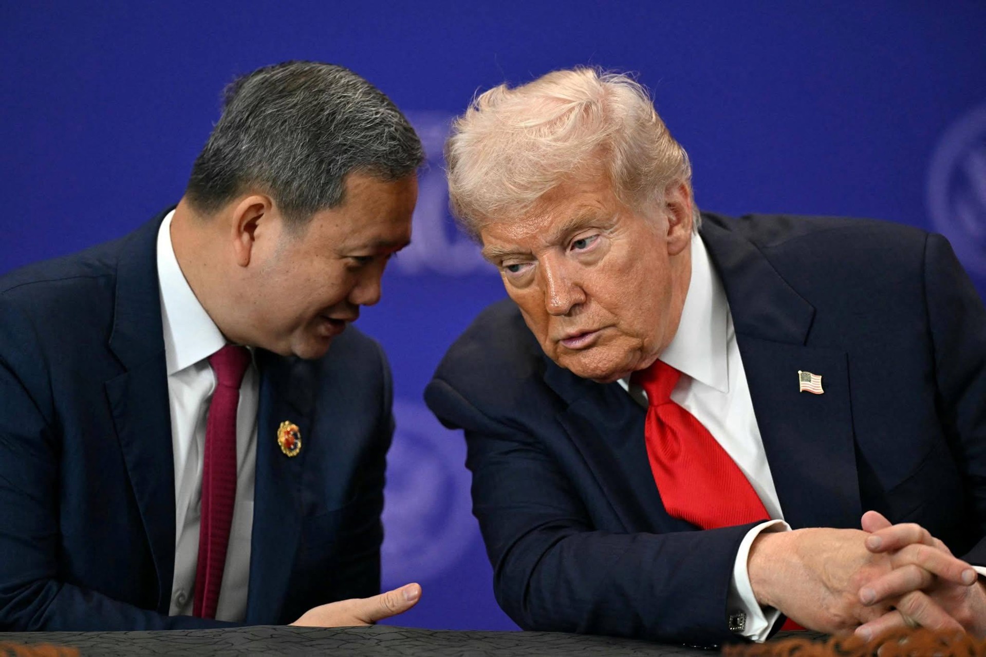 Thủ tướng Campuchia lần đầu trò chuyện với ông Trump: Mỹ bỏ cấm vận vũ khí, nối lại tập trận sau 8 năm - Ảnh 1