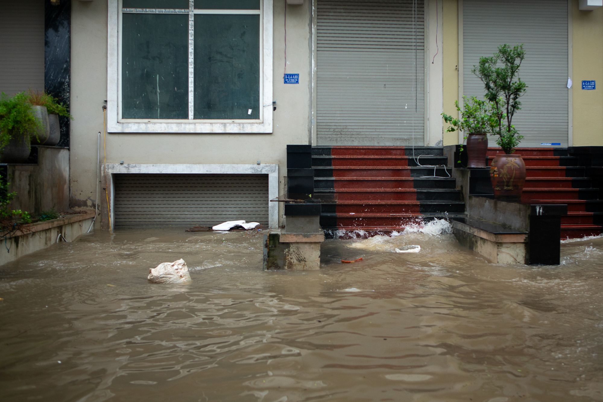 Thay bạn xem nhà ngày mưa bão: Geleximco hoá làng chài, Vinhomes Smart City vẫn thông thoáng - Ảnh 4