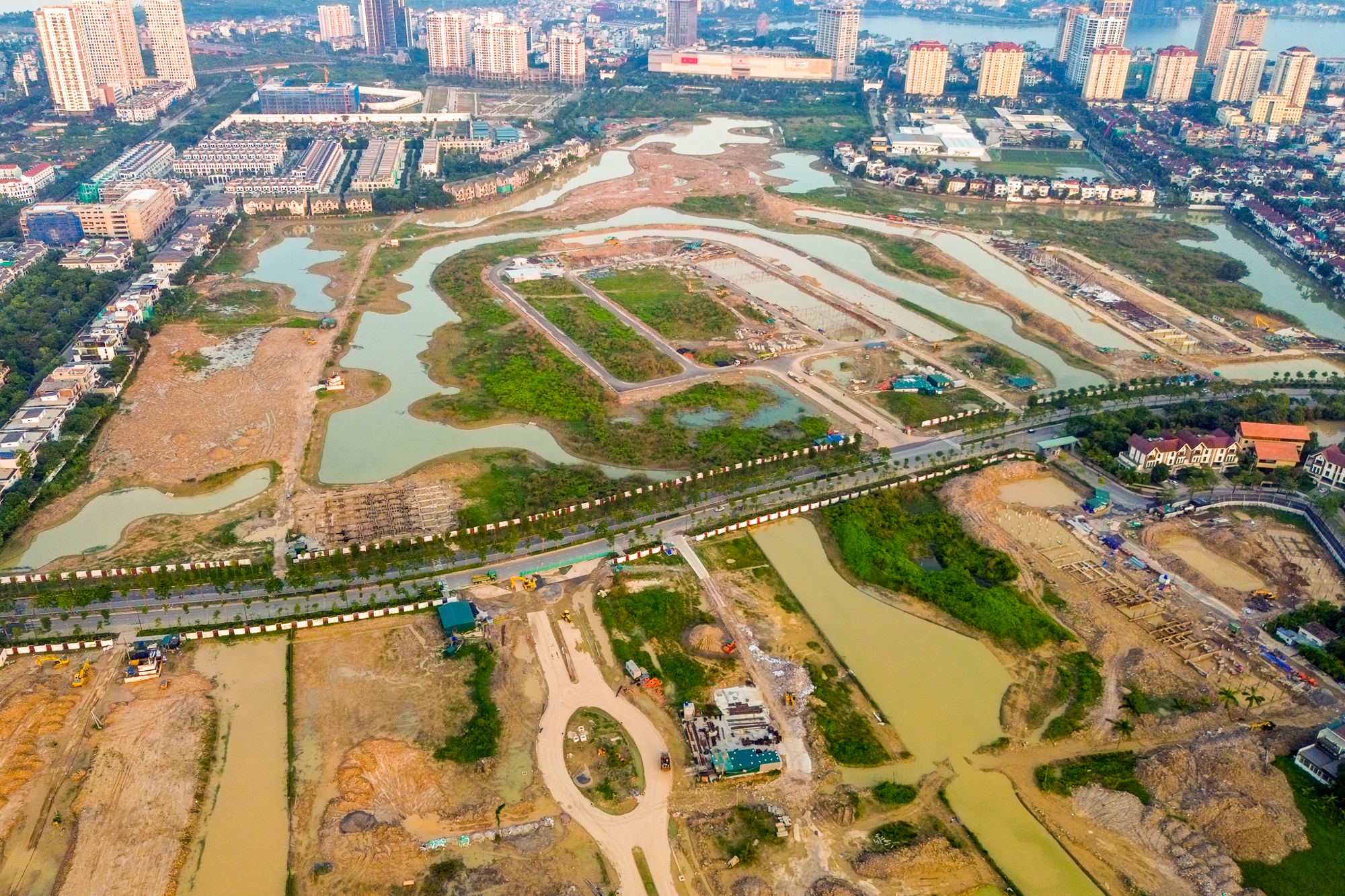 Toàn cảnh công viên rộng gần gấp 4 lần sân Mỹ Đình, nằm giữa khu nhà giàu đắt đỏ bậc nhất Hà Nội - Ảnh 2