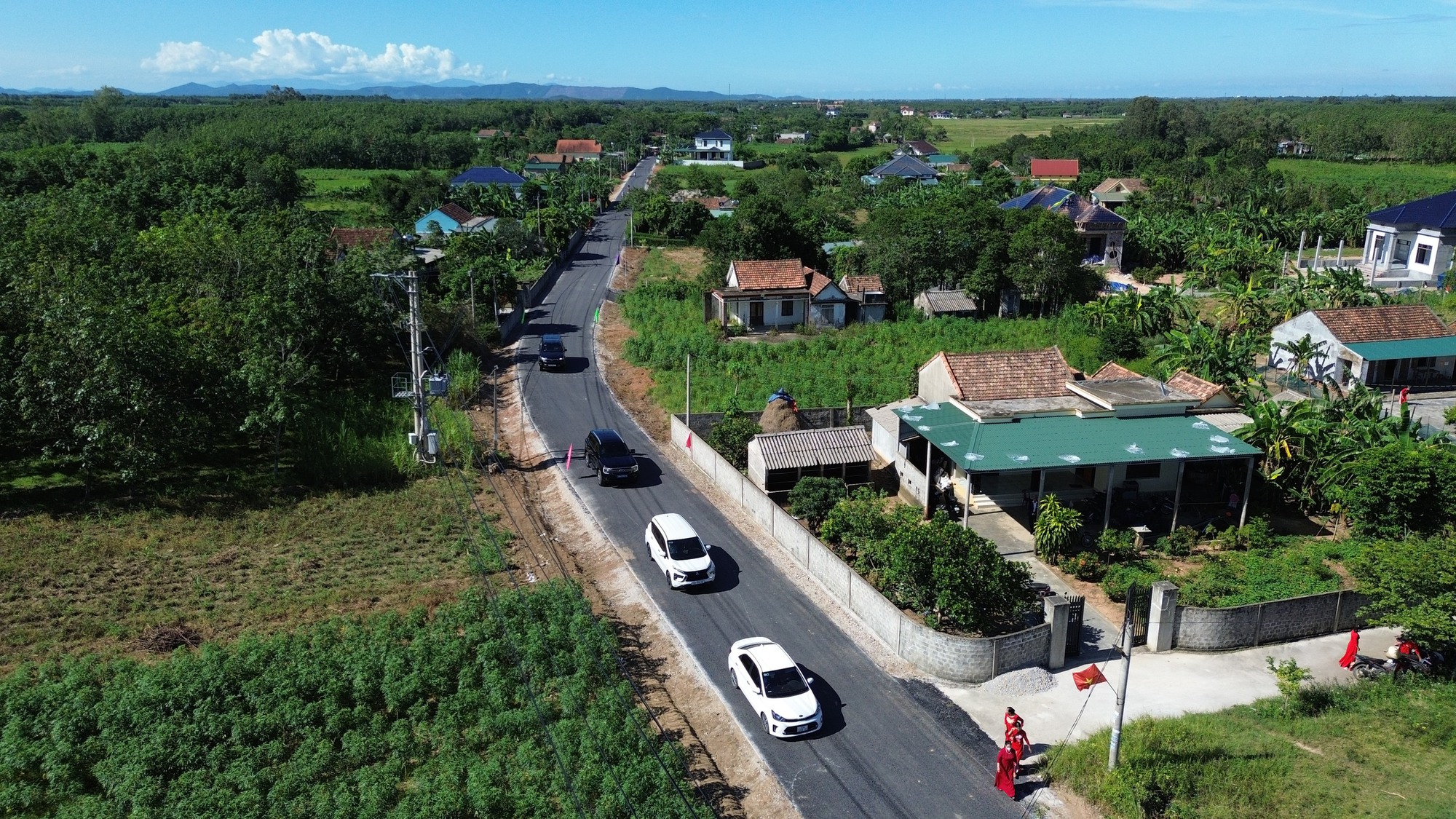 Tập đoàn Sơn Hải tài trợ 100% thần tốc hoàn thành 1 tuyến đường trong 20 ngày cho người dân Quảng Trị - Ảnh 2