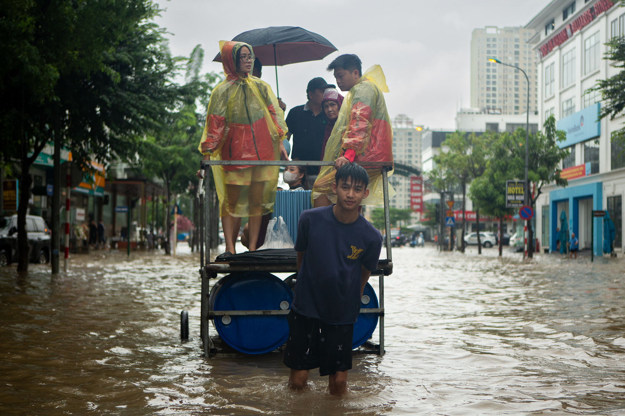 Thay bạn xem nhà ngày mưa bão: Geleximco hoá làng chài, Vinhomes Smart City vẫn thông thoáng - Ảnh 5