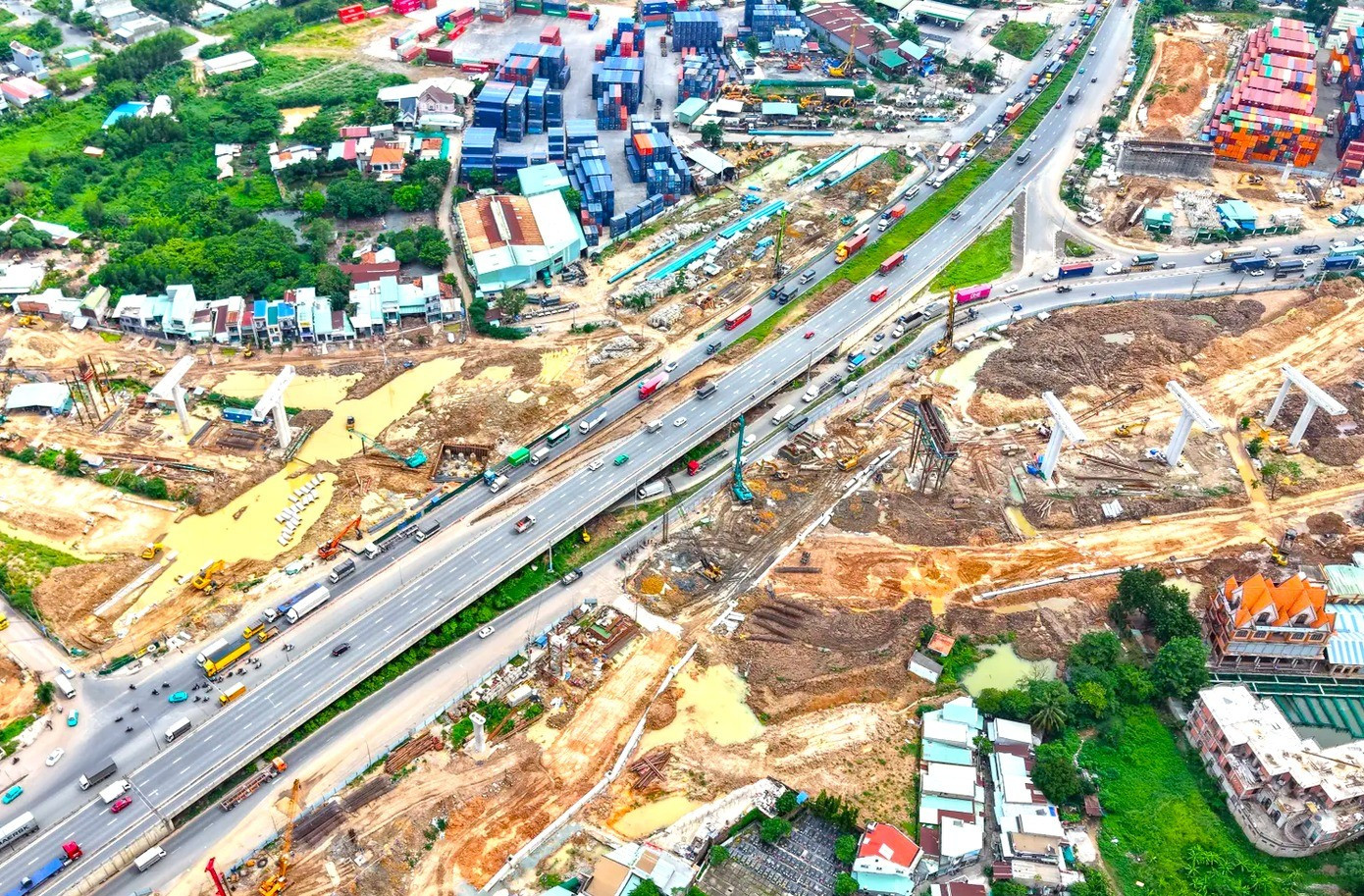 TPHCM tăng tốc giải ngân với các dự án hạ tầng trọng điểm - Ảnh 1