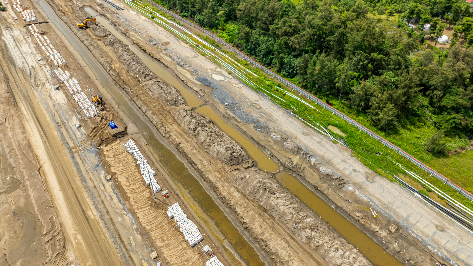 Thay bạn đi xem công trường đại lộ rộng 120 m, dài 8 km ở siêu dự án lấn biển lớn nhất Việt Nam của Vinhomes - Ảnh 3