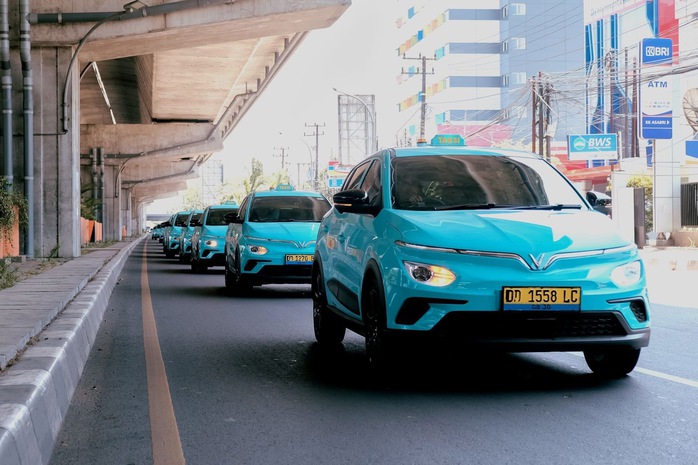 Một tập đoàn nước ngoài nhượng quyền 2.000 taxi Xanh SM của tỉ phú Phạm Nhật Vượng - Ảnh 2