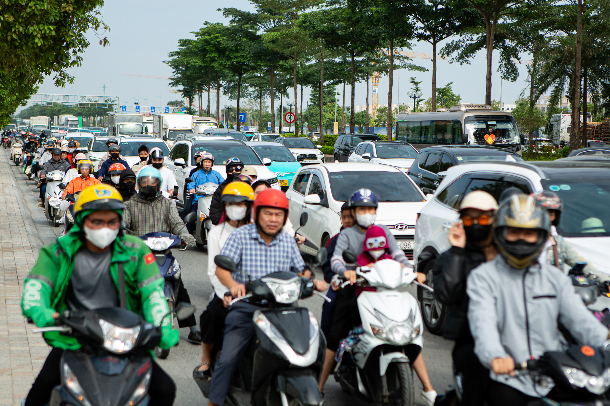 Sau 2 năm khởi công, dự án "hot" nhất của tỷ phú Phạm Nhật Vượng tại Hà Nội giá đã tăng gần gấp đôi, hạ tầng xung quanh đầy bất ngờ - Ảnh 3