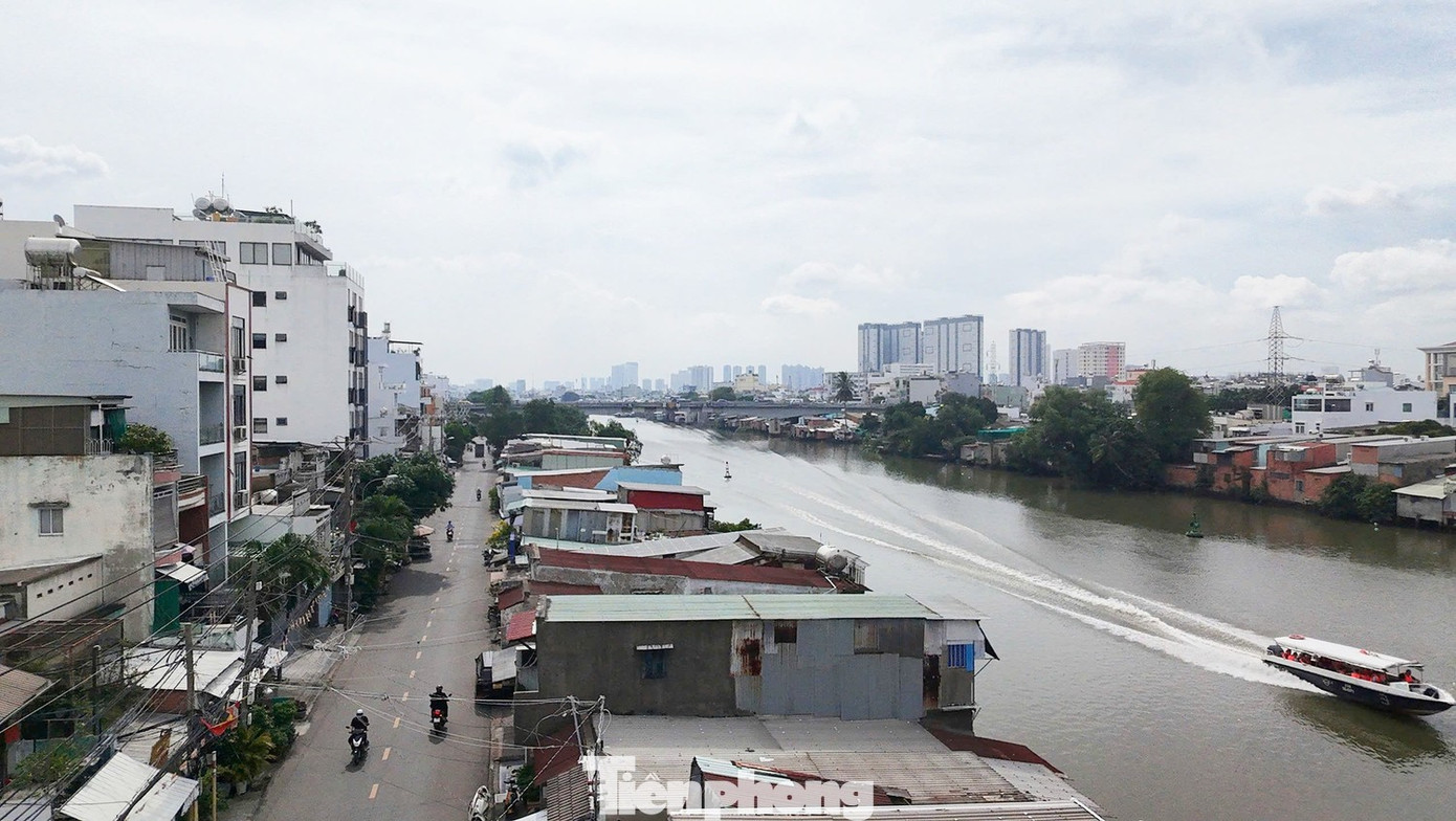 Các chính sách hỗ trợ người dân sau di dời 40.000 căn nhà ven kênh rạch ở TPHCM - Ảnh 1