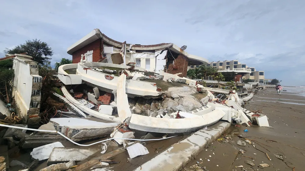 Sở Xây dựng Hà Tĩnh nói gì về vụ nhiều căn villa sát biển đổ sập sau bão số 10? - Ảnh 8