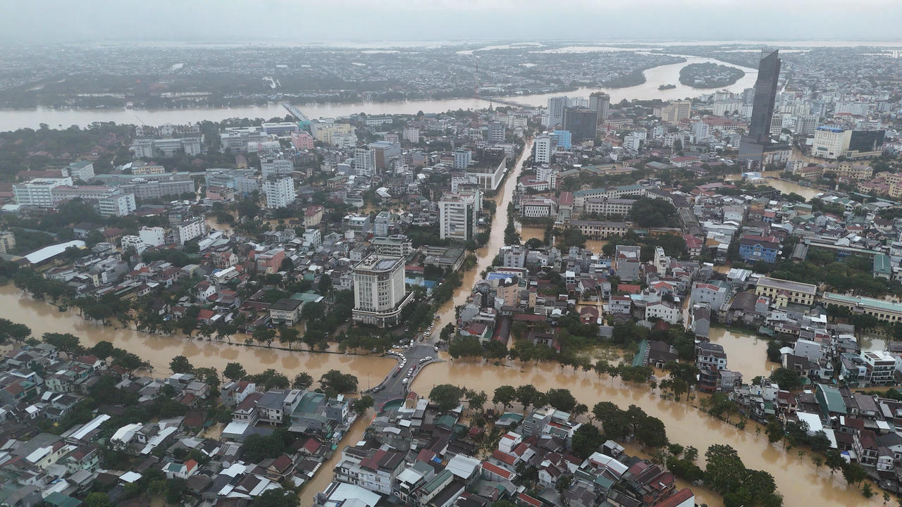 Mặt trận thành phố Huế kêu gọi ủng hộ nhân dân khắc phục hậu quả do mưa lũ - Ảnh 1