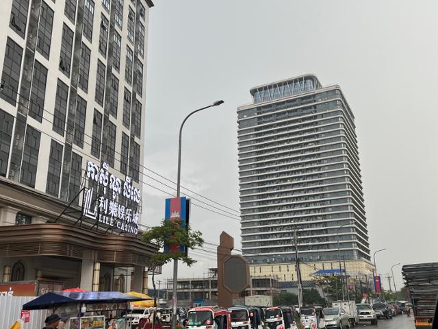 Cận cảnh "khu phức hợp lừa đảo lớn nhất Sihanoukville" ở Campuchia - Ảnh 1