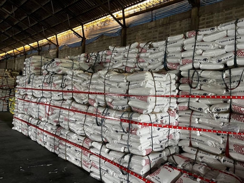 Một trung tướng chỉ huy cuộc đột kích, tóm gọn đường dây buôn bán phân bón giả quy mô lớn, tịch thu hơn 16.000 kg hóa chất không giấy phép - Ảnh 1