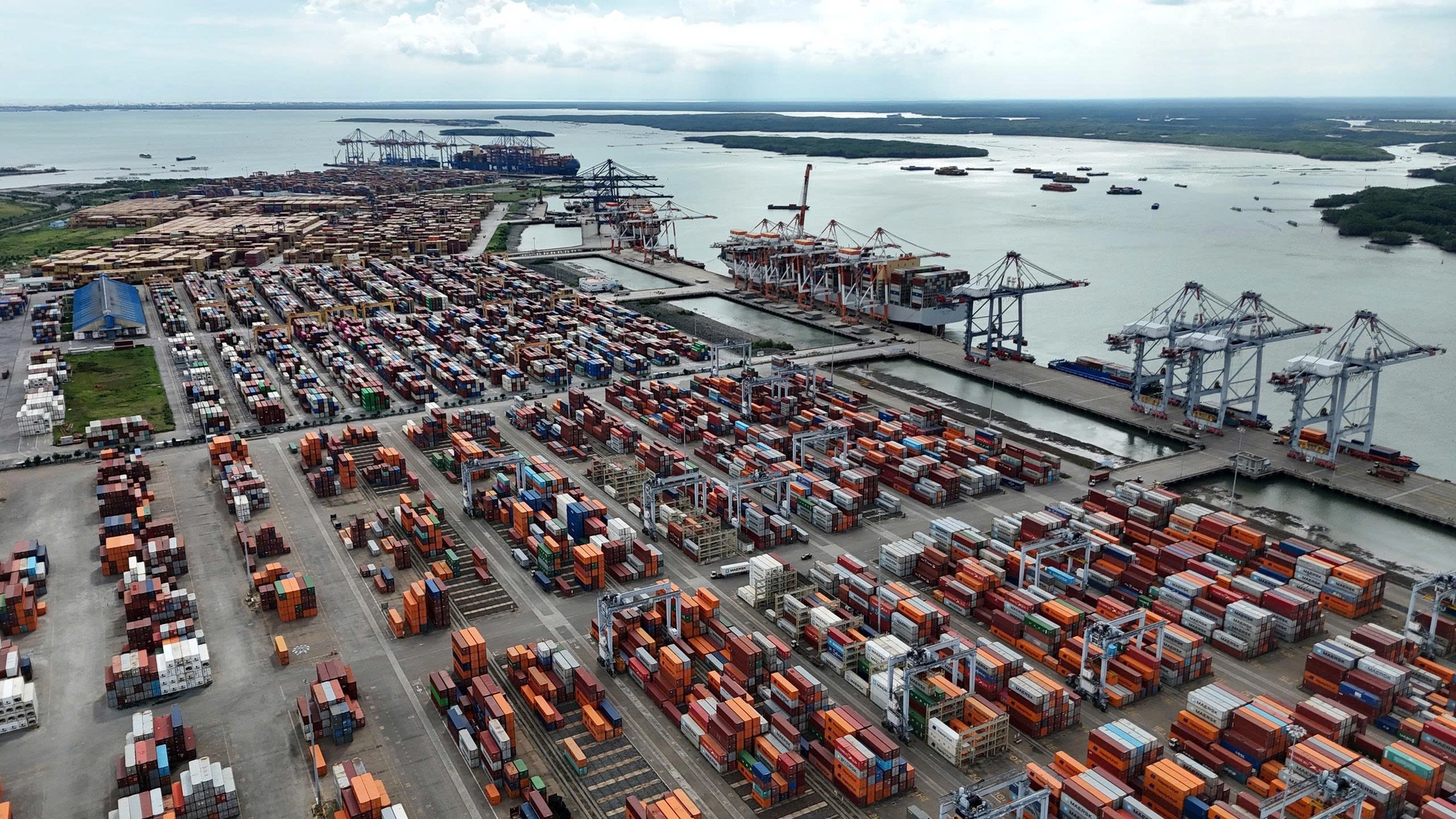 Hình ảnh con đường hơn 3.000 tỉ đồng băng qua đầm lầy đang dần về đích ở TP HCM - Ảnh 6