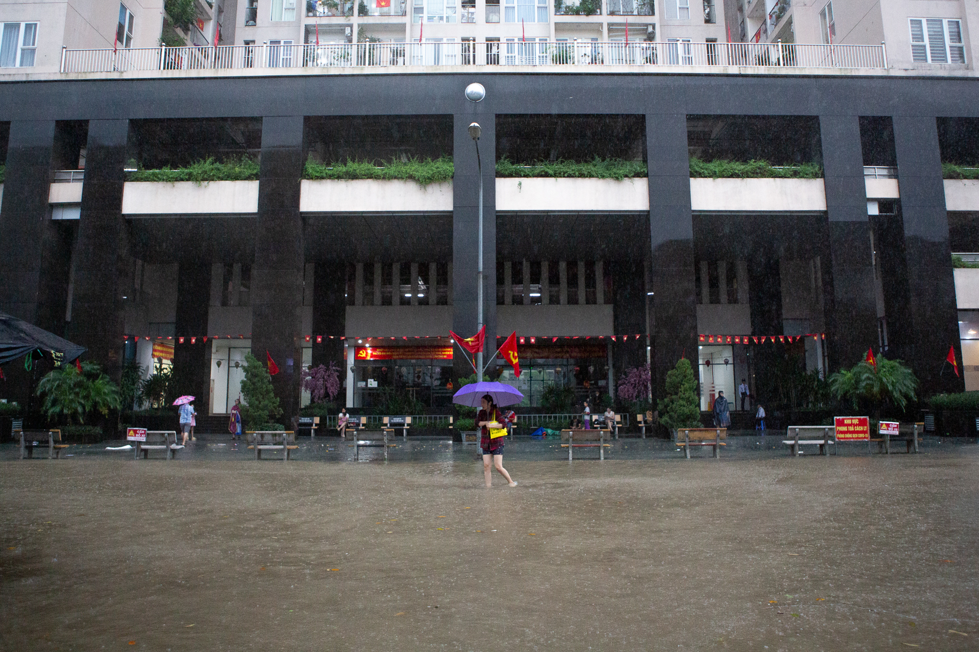 Thay bạn xem nhà ngày mưa bão: Geleximco hoá làng chài, Vinhomes Smart City vẫn thông thoáng - Ảnh 7