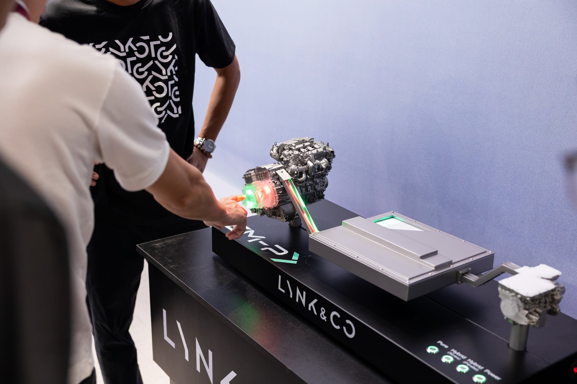 Lynk & Co 08 sắp ra mắt và câu hỏi: Món mới đủ vị khác biệt trong “bữa tiệc” PHEV tại Việt Nam? - Ảnh 2