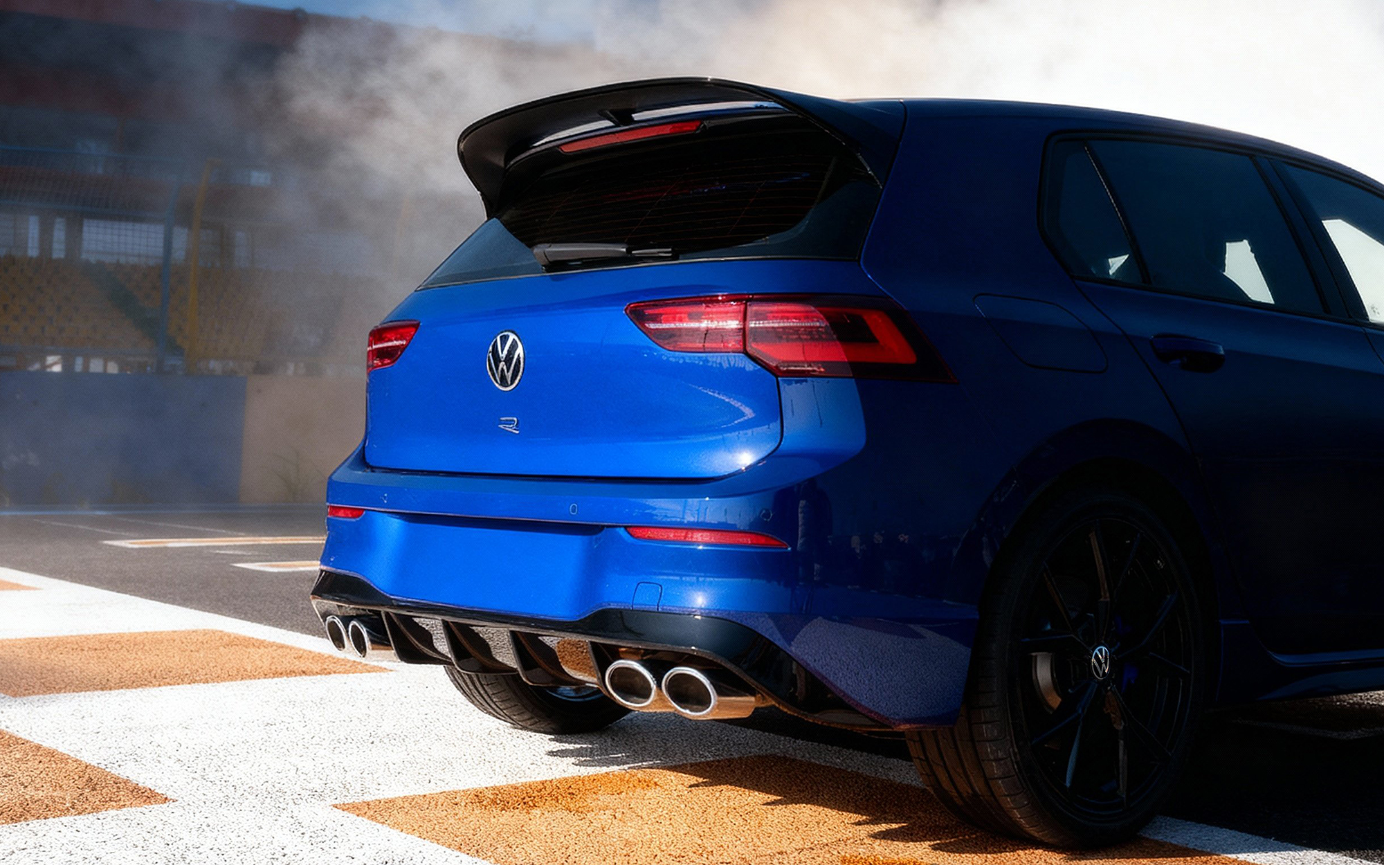 Volkswagen Golf ra mắt Việt Nam: Giá từ 798 triệu đồng, 6 phiên bản, mạnh nhất gần 320hp, thách thức Civic - Ảnh 4