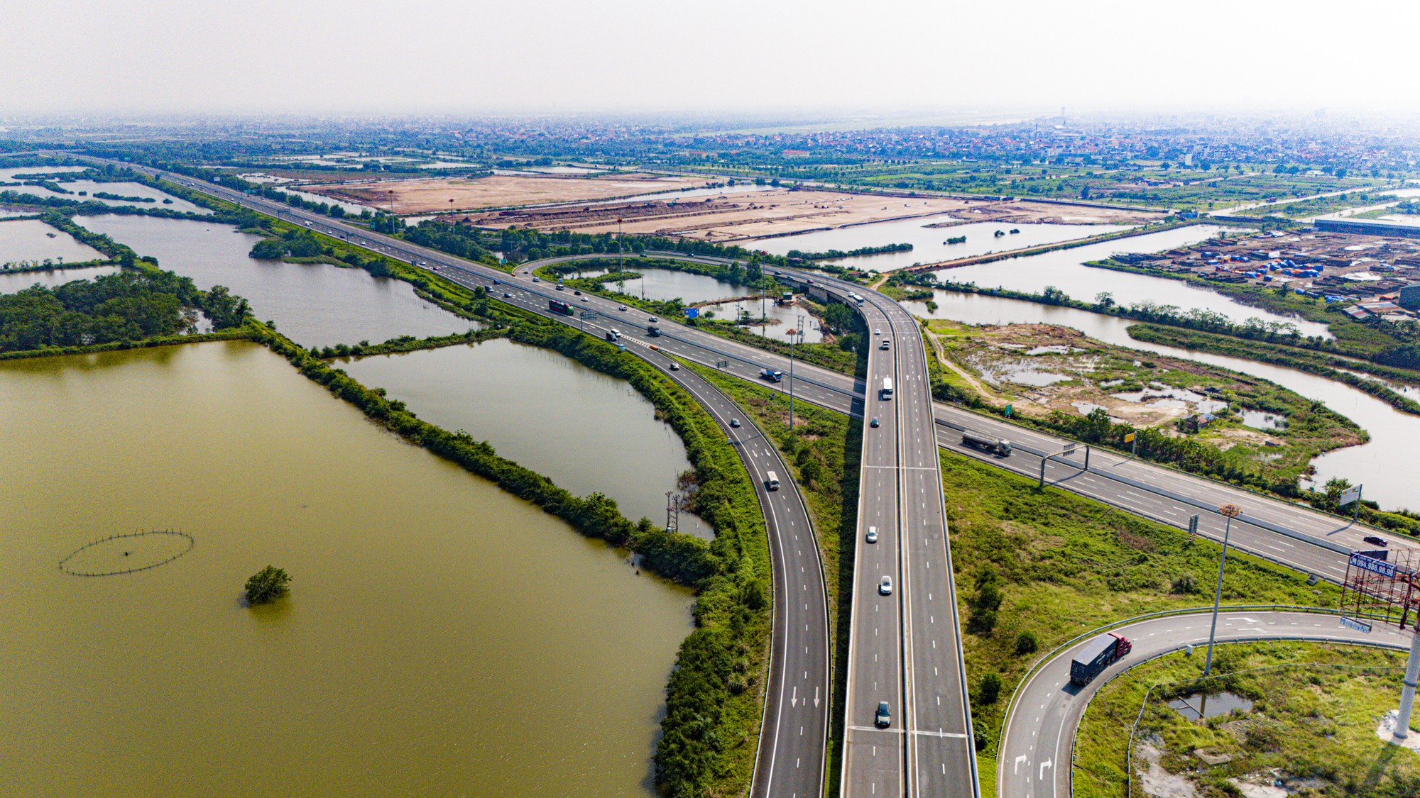 Tuyến cao tốc hơn 500 tỷ/km đắt nhất Việt Nam, sở hữu siêu cầu dây văng top 7 thế giới - Ảnh 2