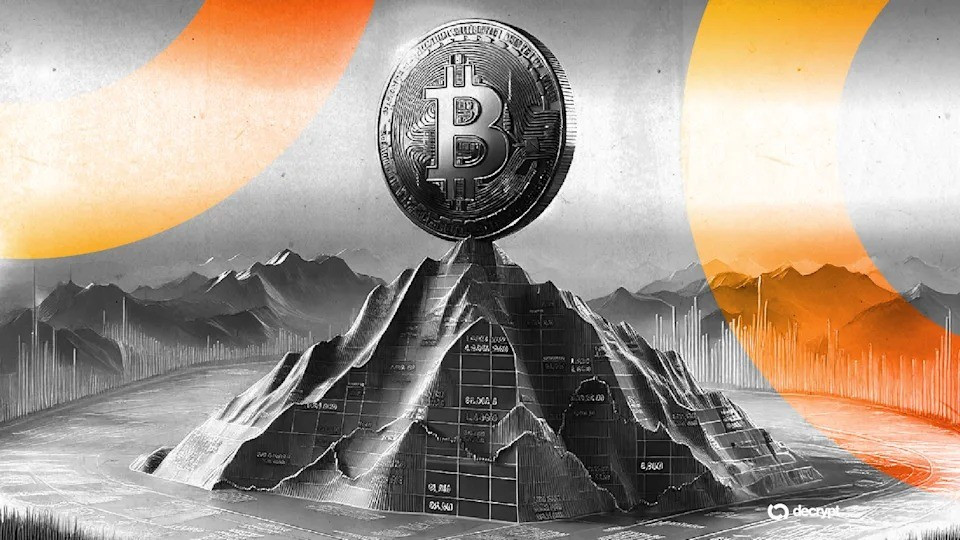 Bitcoin tăng chóng mặt, chuyên gia cảnh báo rủi ro 'tiền ảo vô giá trị' - Ảnh 1