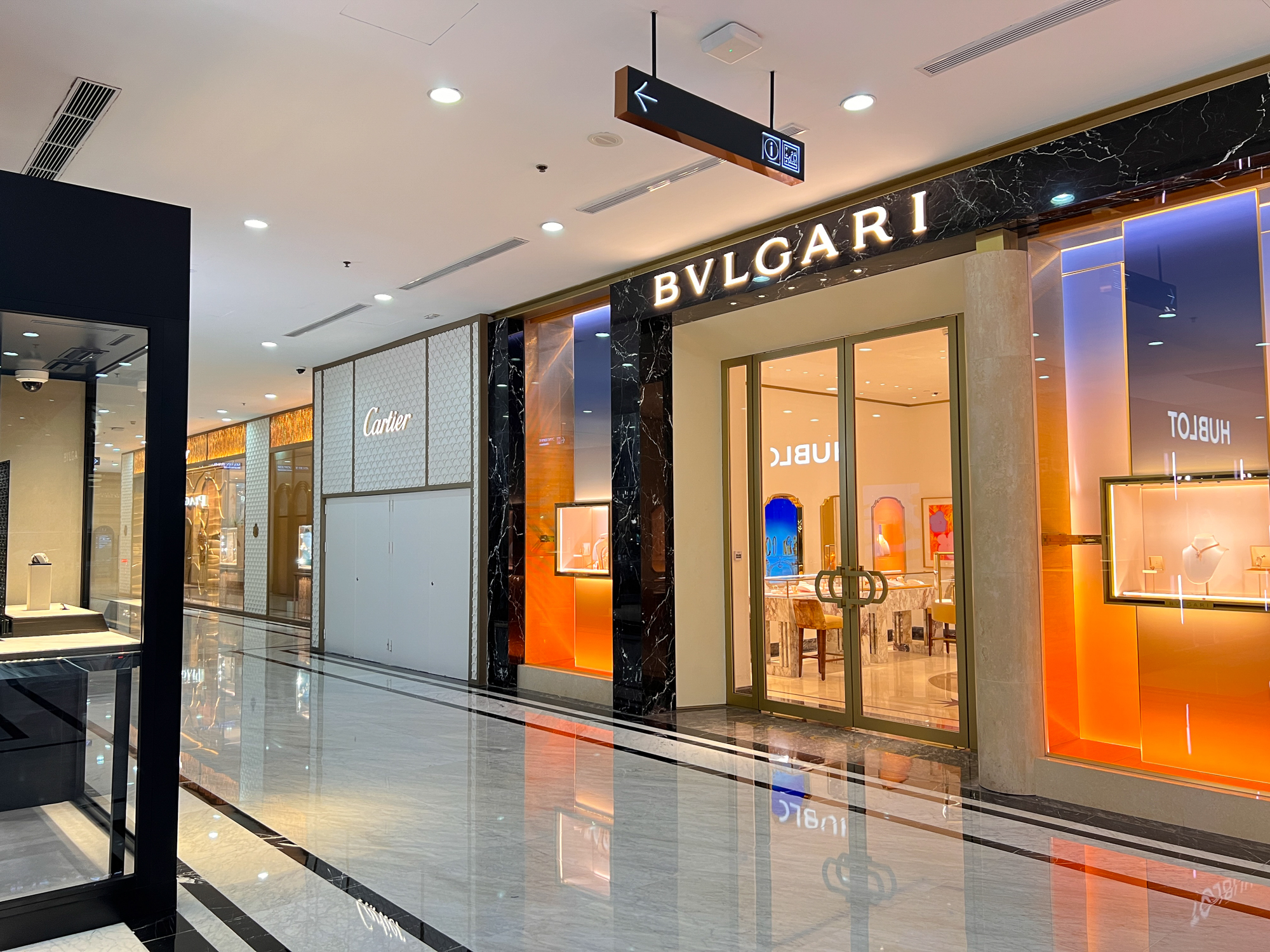 Ngắm tòa nhà đầu tiên kết nối với ga metro: Nơi Hermès, Dior, Bvlgari hội tụ, từng 'nằm trong tay' tỷ phú Phạm Nhật Vượng - Ảnh 6