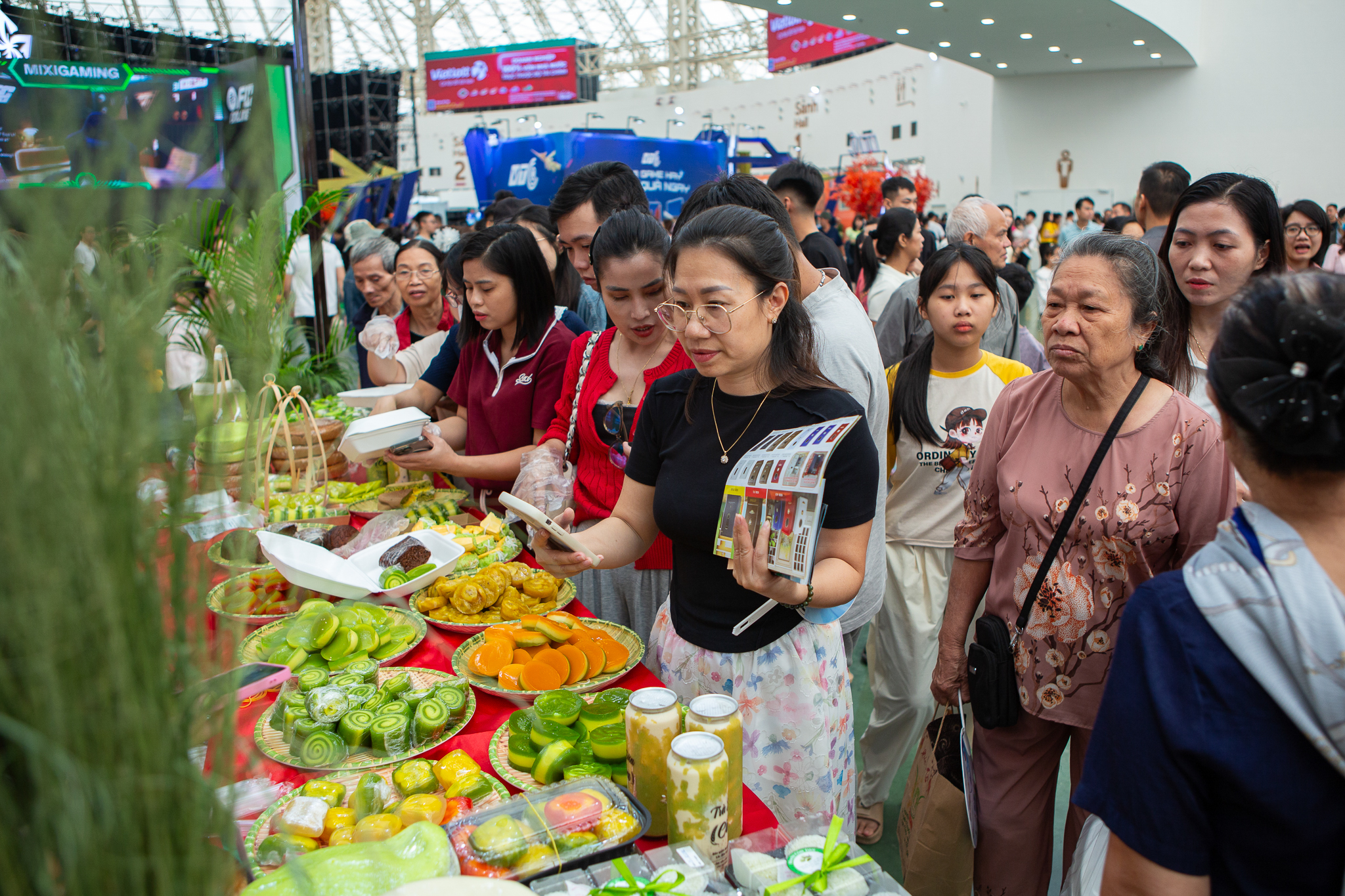 Sau 2 năm khởi công, dự án "hot" nhất của tỷ phú Phạm Nhật Vượng tại Hà Nội giá đã tăng gần gấp đôi, hạ tầng xung quanh đầy bất ngờ - Ảnh 5