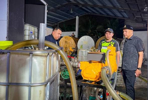 Đột kích một bến tàu lúc 3 giờ sáng, công an triệt phá đường dây buôn lậu dầu diesel trị giá hơn 10 tỷ đồng, tịch thu 47.000 lít nhiên liệu không giấy phép - Ảnh 1