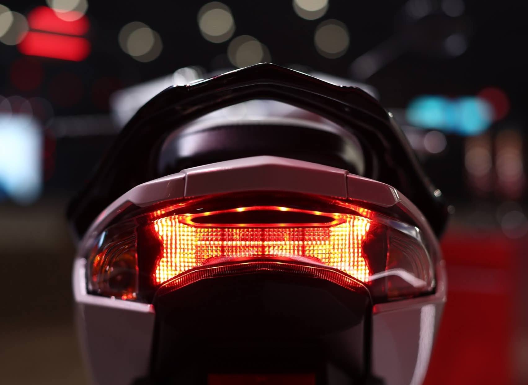 Honda Wave 125 bản mới cực đẹp bất ngờ về đại lý Việt: Xịn hơn Future, siêu tiết kiệm xăng 1,46L/100km - Ảnh 11