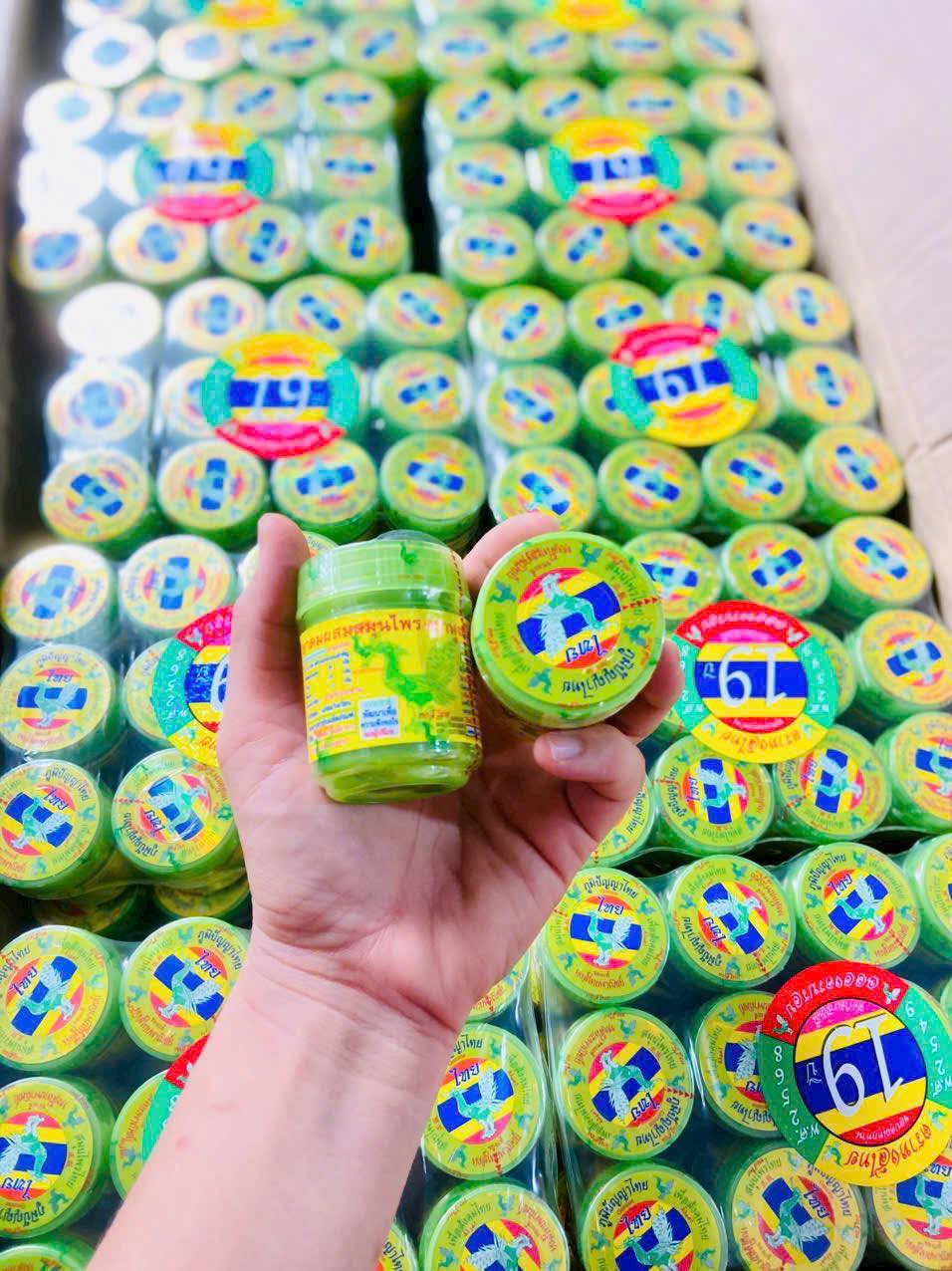 Người tiêu dùng Việt sốc khi biết tin dầu hít mũi "quốc dân" của Thái Lan bị nhiễm khuẩn - Ảnh 1