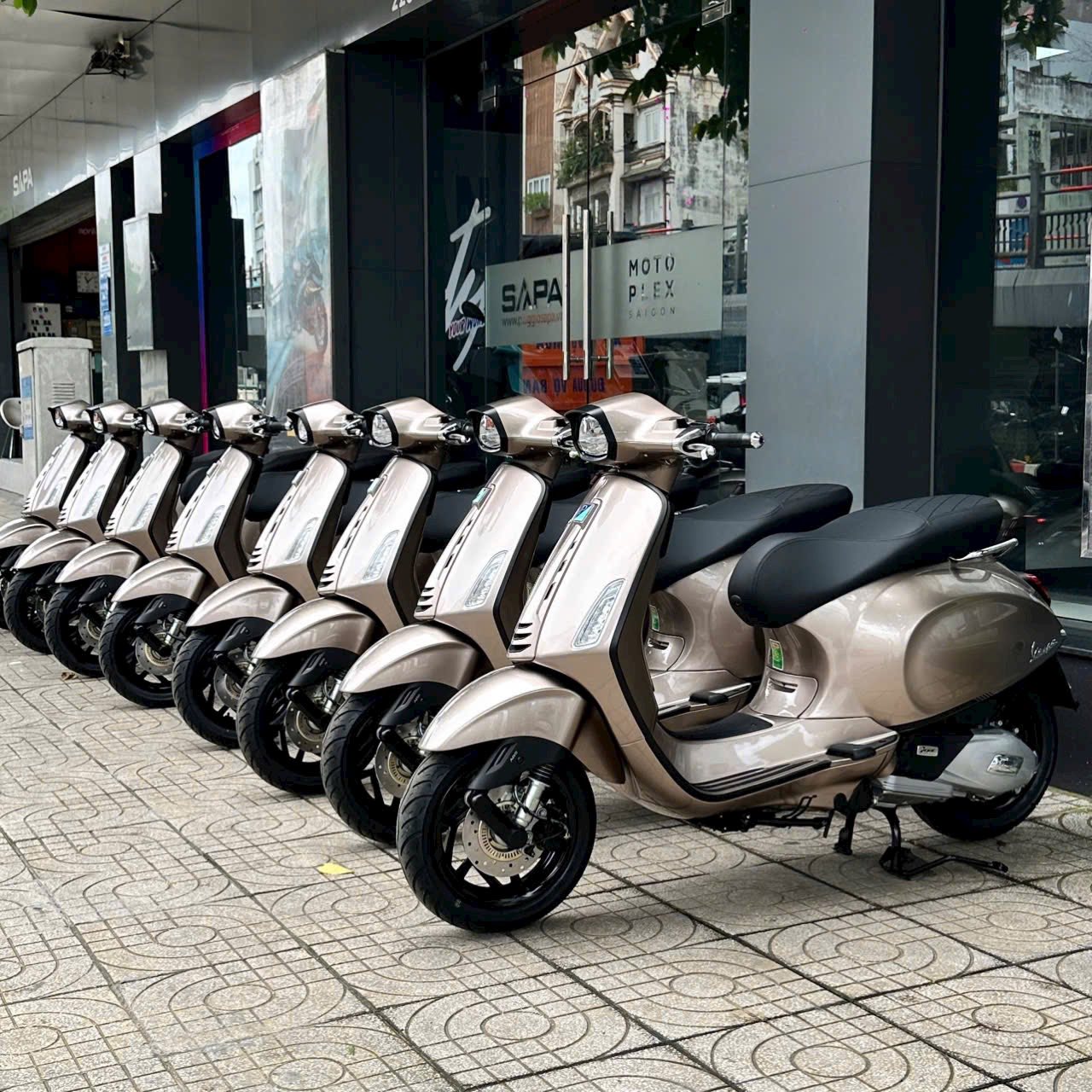 Vừa về đại lý lô xe tay ga Ý màu độc lạ giá ưu đãi, ngập công nghệ: Chìa thông minh mở cốp từ xa như ô tô - Ảnh 8