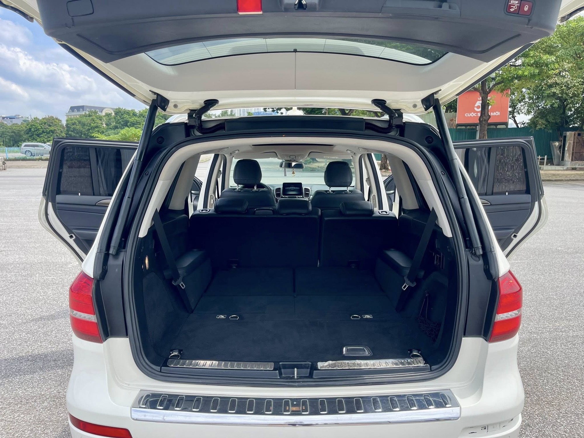 Có 1,5 tỷ, thay vì Everest có thể mua Mercedes-Benz GLS 350d: Được xe Đức sang chảnh nhưng đổi lại đã hết 'nguyên tem' tới 8 năm - Ảnh 8