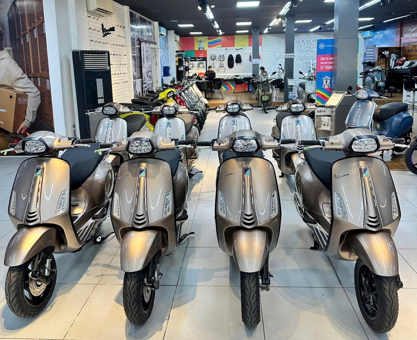 Vừa về đại lý lô xe tay ga Ý màu độc lạ giá ưu đãi, ngập công nghệ: Chìa thông minh mở cốp từ xa như ô tô - Ảnh 6