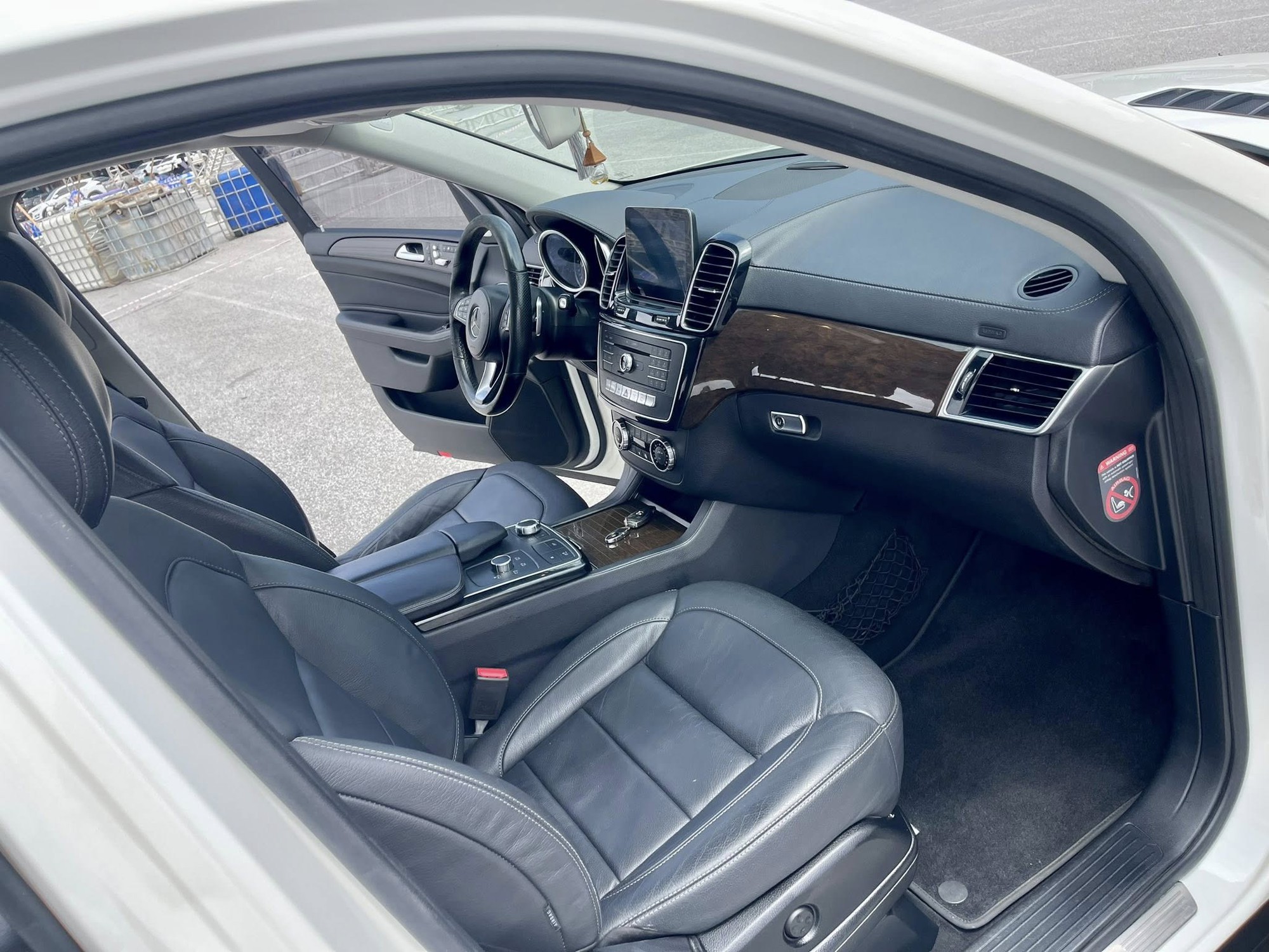 Có 1,5 tỷ, thay vì Everest có thể mua Mercedes-Benz GLS 350d: Được xe Đức sang chảnh nhưng đổi lại đã hết 'nguyên tem' tới 8 năm - Ảnh 6