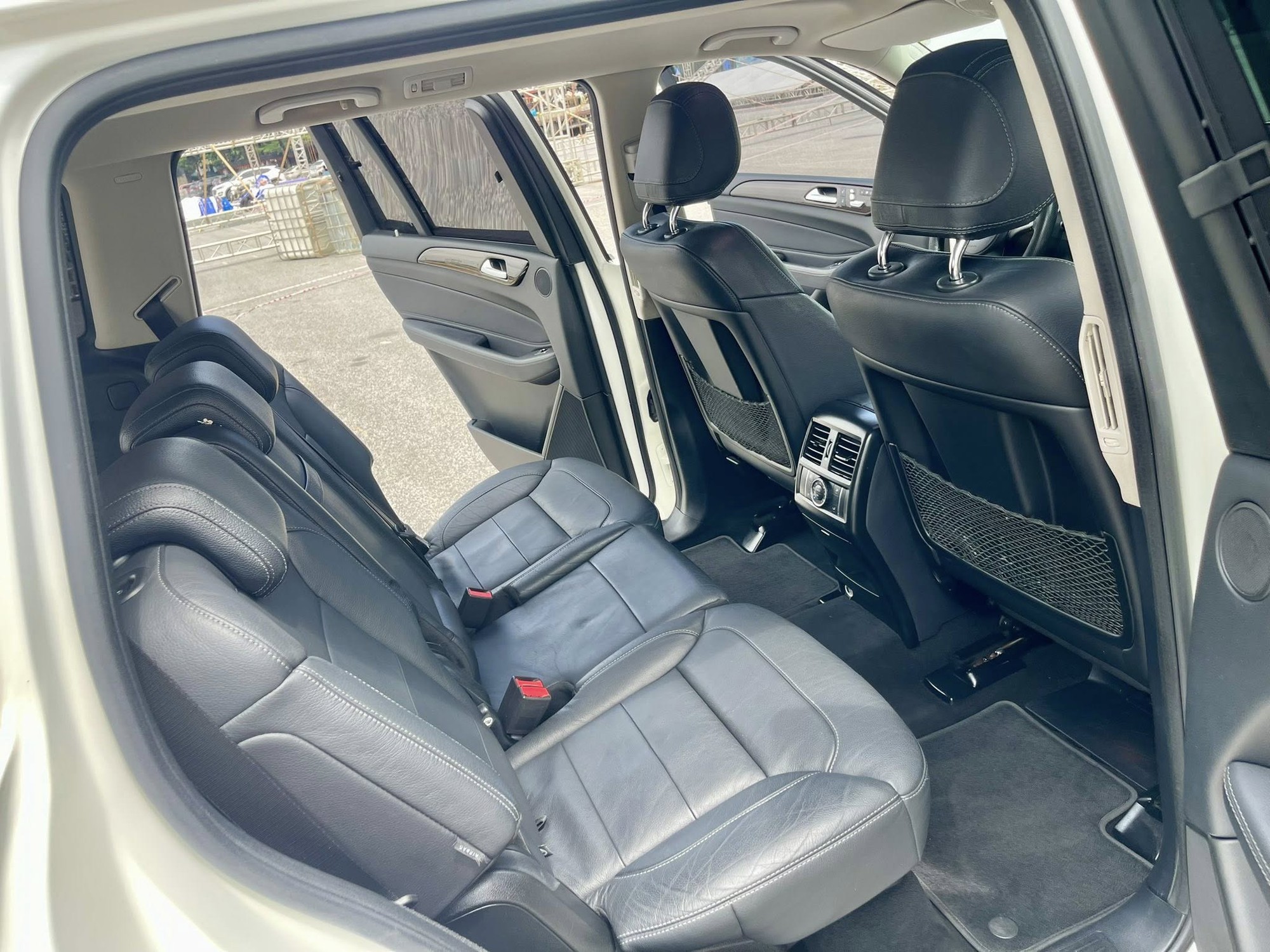 Có 1,5 tỷ, thay vì Everest có thể mua Mercedes-Benz GLS 350d: Được xe Đức sang chảnh nhưng đổi lại đã hết 'nguyên tem' tới 8 năm - Ảnh 7