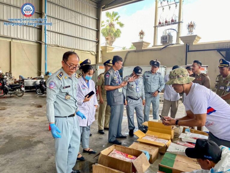 Nhập lậu hàng Thái Lan, 'bà trùm thịt viên' Campuchia bị bắt: Ông Hun Sen ra Sắc lệnh Hoàng gia - Ảnh 2