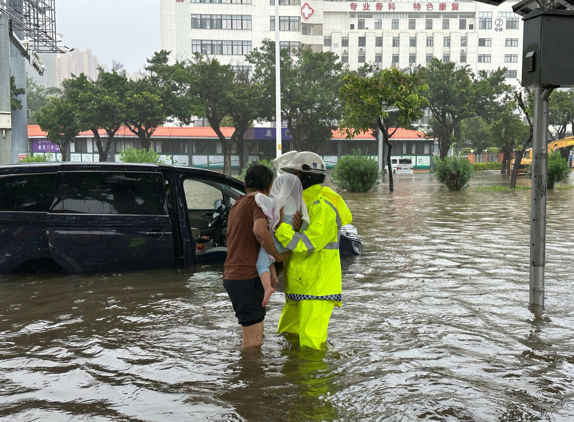 Những hình ảnh cận cảnh bão Matmo càn quét Trung Quốc - Ảnh 2