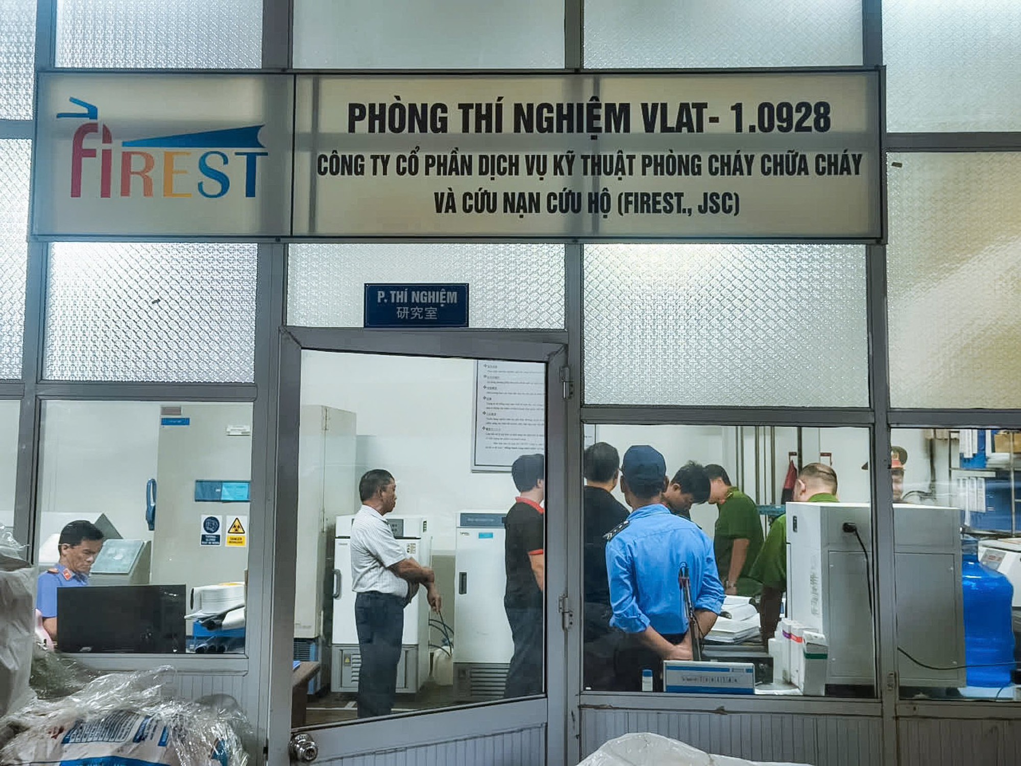 Hình ảnh Công an khám xét kho chứa bình chữa cháy giả của công ty TNHH PCCC Tomoken - Ảnh 9