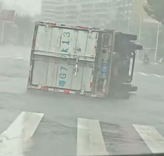 Những hình ảnh cận cảnh bão Matmo càn quét Trung Quốc - Ảnh 4