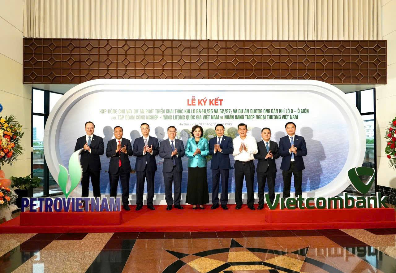 Vietcombank cấp khoản tín dụng lớn nhất lịch sử ngành năng lượng Việt Nam cho Petrovietnam - Ảnh 1