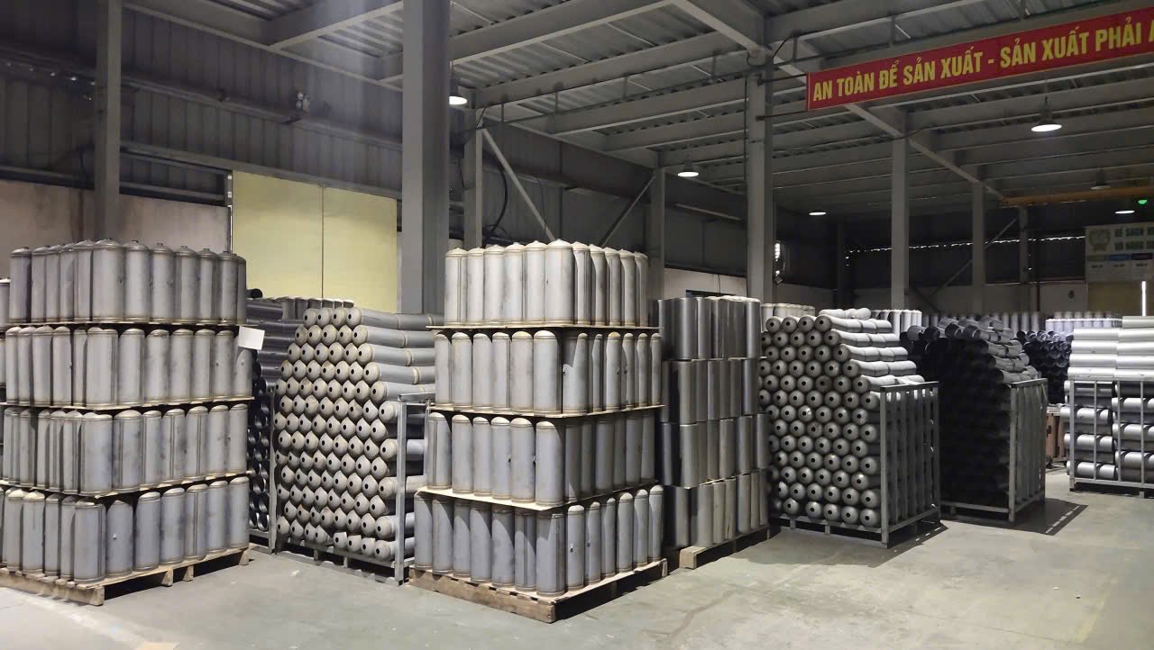 Hình ảnh Công an khám xét kho chứa bình chữa cháy giả của công ty TNHH PCCC Tomoken - Ảnh 5