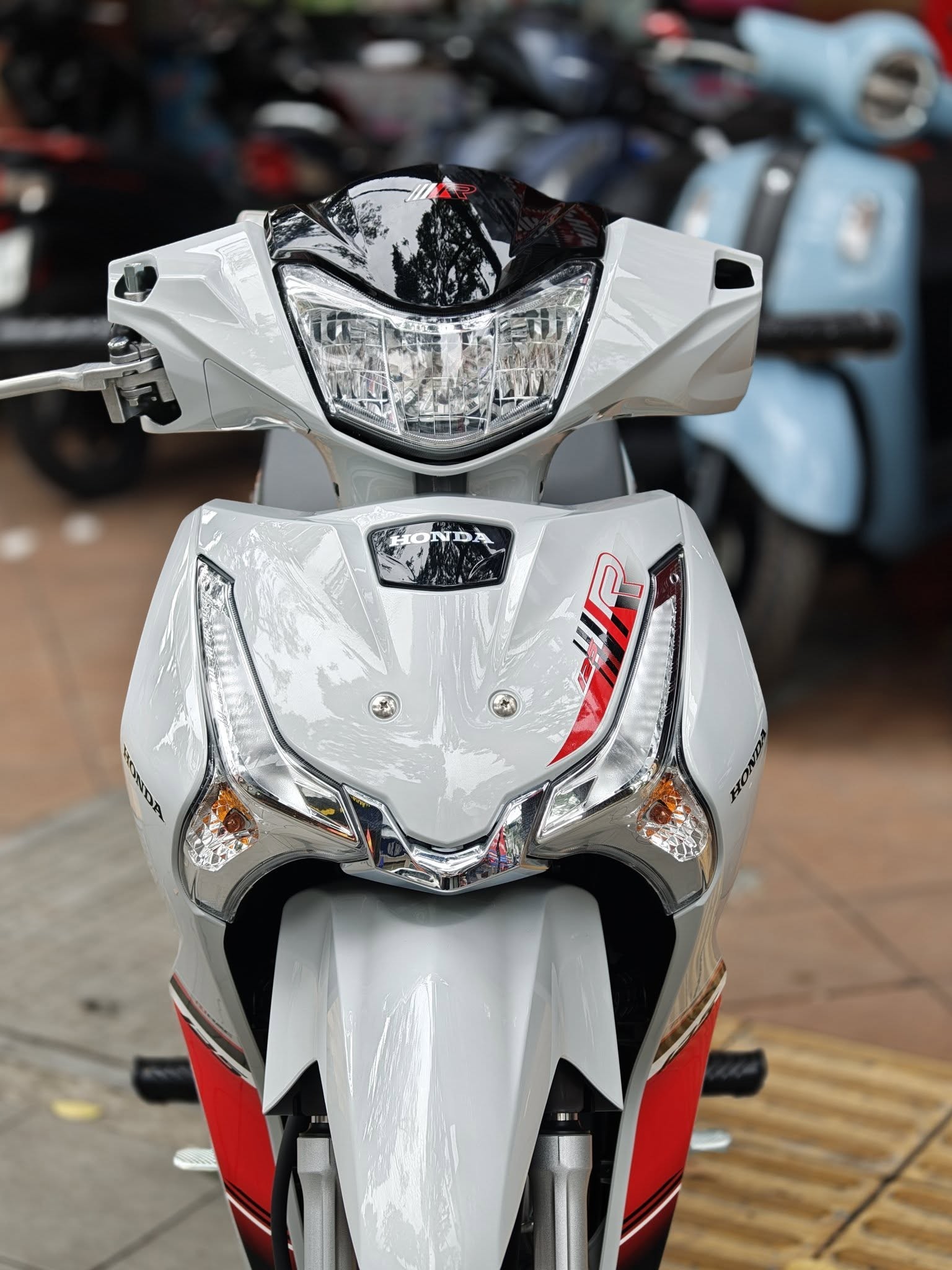 Honda Wave 125 bản mới cực đẹp bất ngờ về đại lý Việt: Xịn hơn Future, siêu tiết kiệm xăng 1,46L/100km - Ảnh 6