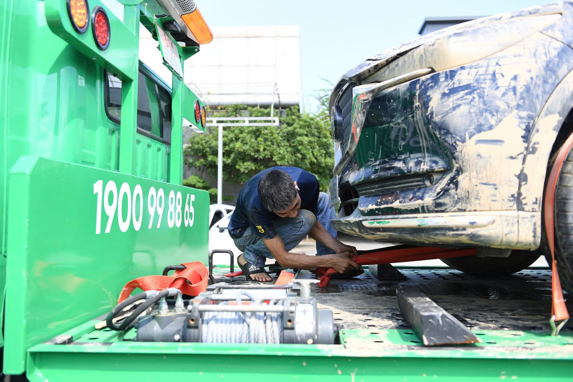 Xe ngâm lũ 3 ngày đặc kín bùn đất, nằm la liệt ở Thái Nguyên: Cứu hộ căng mình giải cứu - Ảnh 9