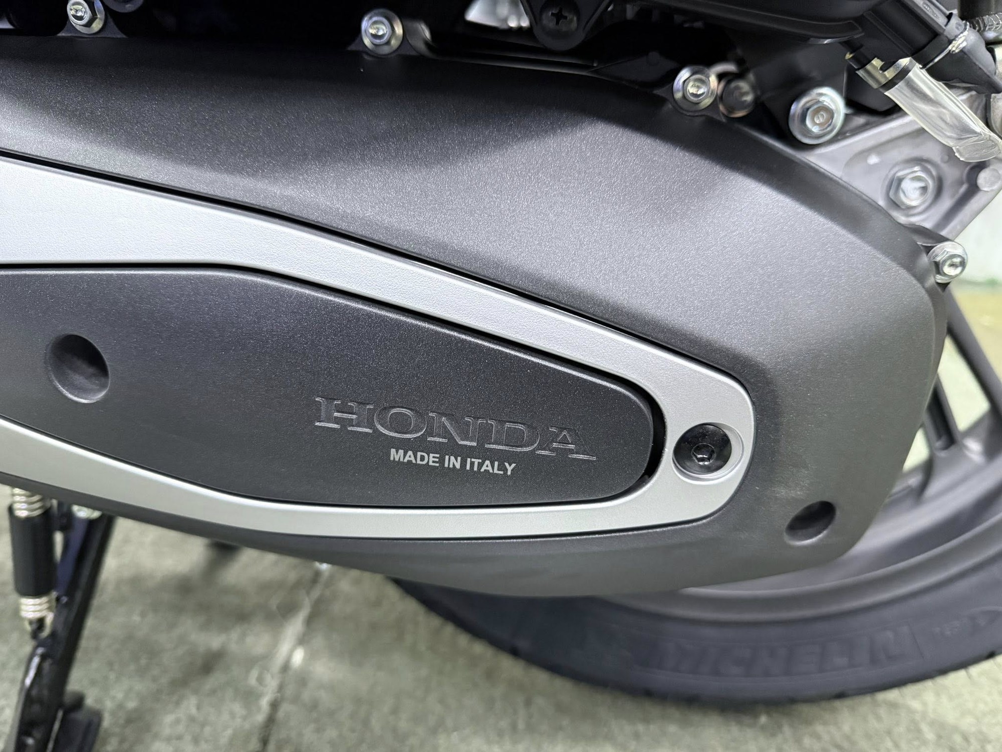 Xe tay ga Honda nhiều người mê vừa về màu mới cực đẹp, đi gần 45km hết 1 lít xăng, phanh ABS trước-sau - Ảnh 5