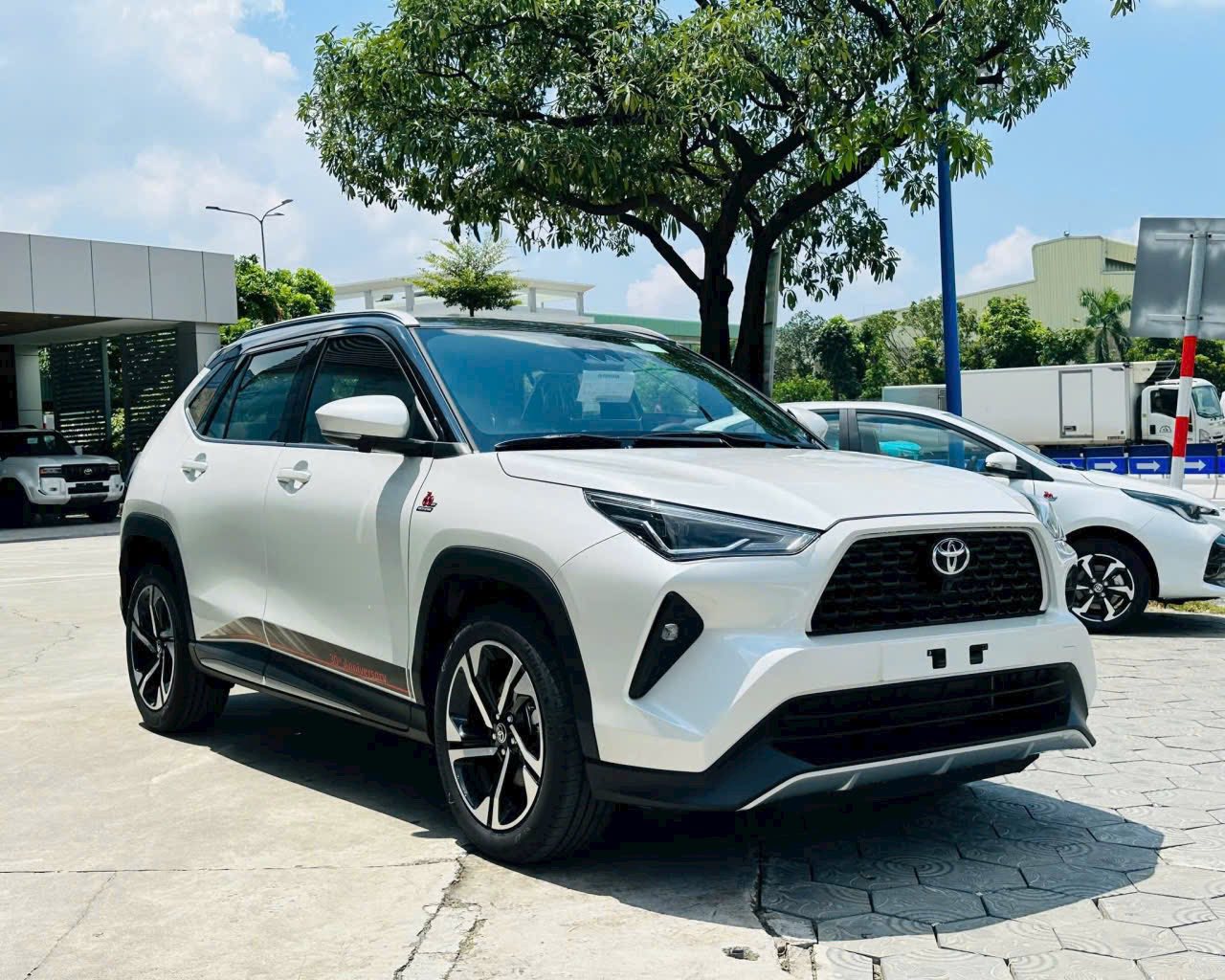 Toyota làm cú đúp bứt lên top 1 doanh số phân khúc tại Việt Nam: Vios giành ngôi vương từ City, Yaris Cross bán vượt VF 6 - Ảnh 1