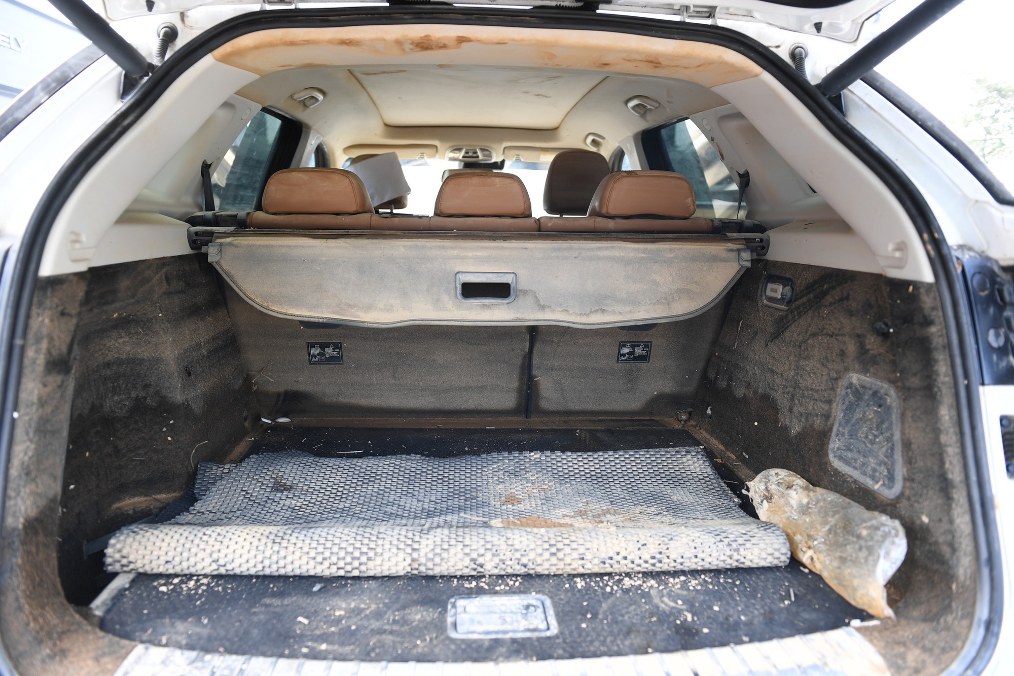 Xe ngâm lũ 3 ngày đặc kín bùn đất, nằm la liệt ở Thái Nguyên: Cứu hộ căng mình giải cứu - Ảnh 13