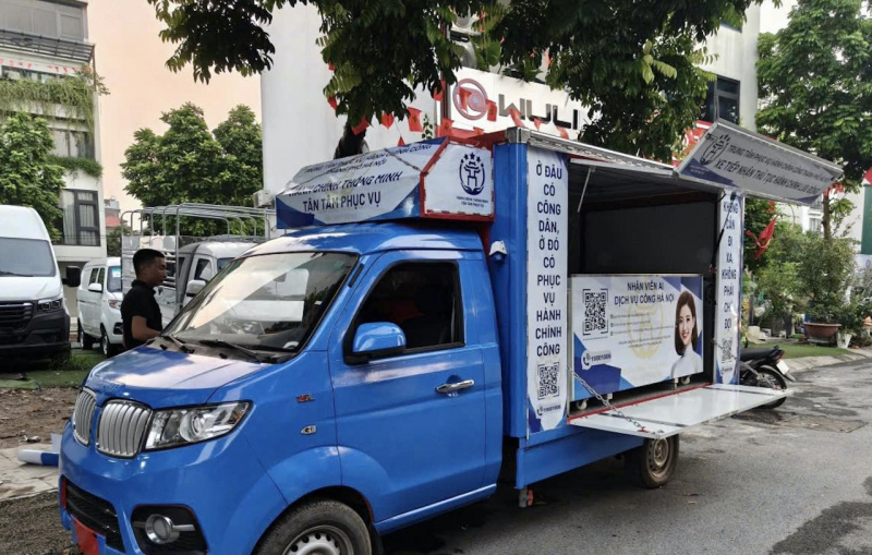 Từ hôm nay, Hà Nội giải quyết thủ tục đất đai, đăng ký định danh điện tử VNeID trên xe lưu động - Ảnh 1
