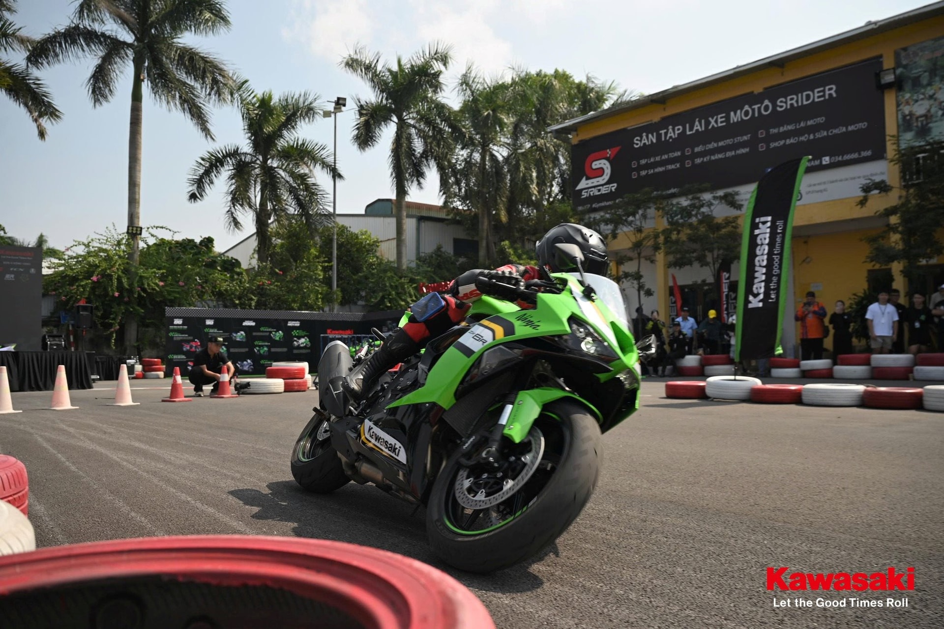 Vừa ra mắt Việt Nam xe Ninja Nhật trang bị 'tận răng', mạnh gấp rưỡi xe Honda, Yamaha: Giá bất ngờ? - Ảnh 2