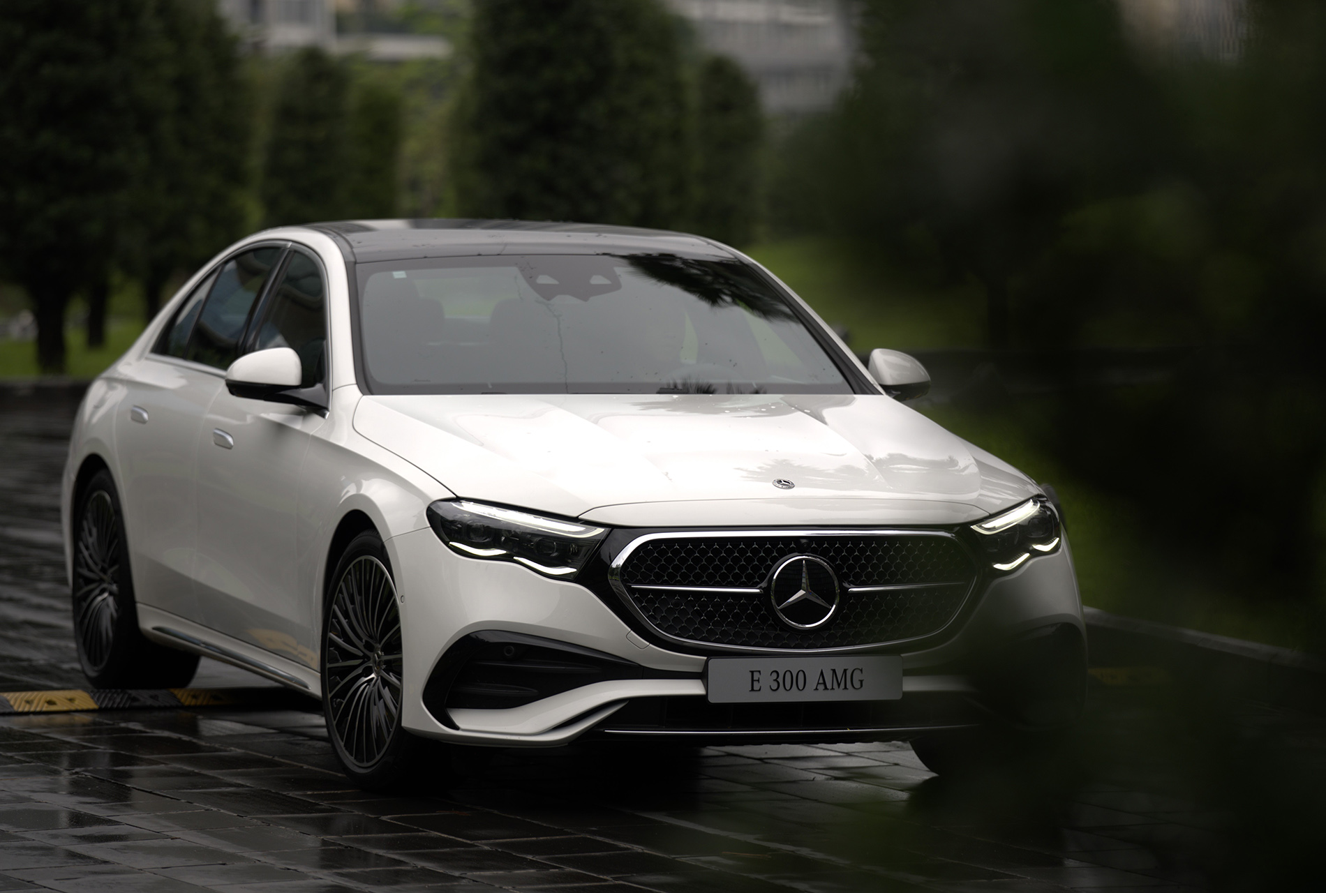 Mercedes-Benz E-Class 2025 chính thức ra mắt tại Việt Nam: Lột xác từ trong ra ngoài, giá 2,45- 3,2 tỷ đồng - Ảnh 8