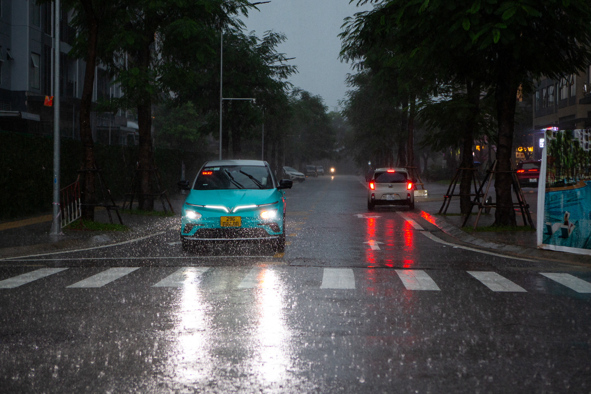 Thay bạn xem nhà ngày mưa bão: Geleximco hoá làng chài, Vinhomes Smart City vẫn thông thoáng - Ảnh 9