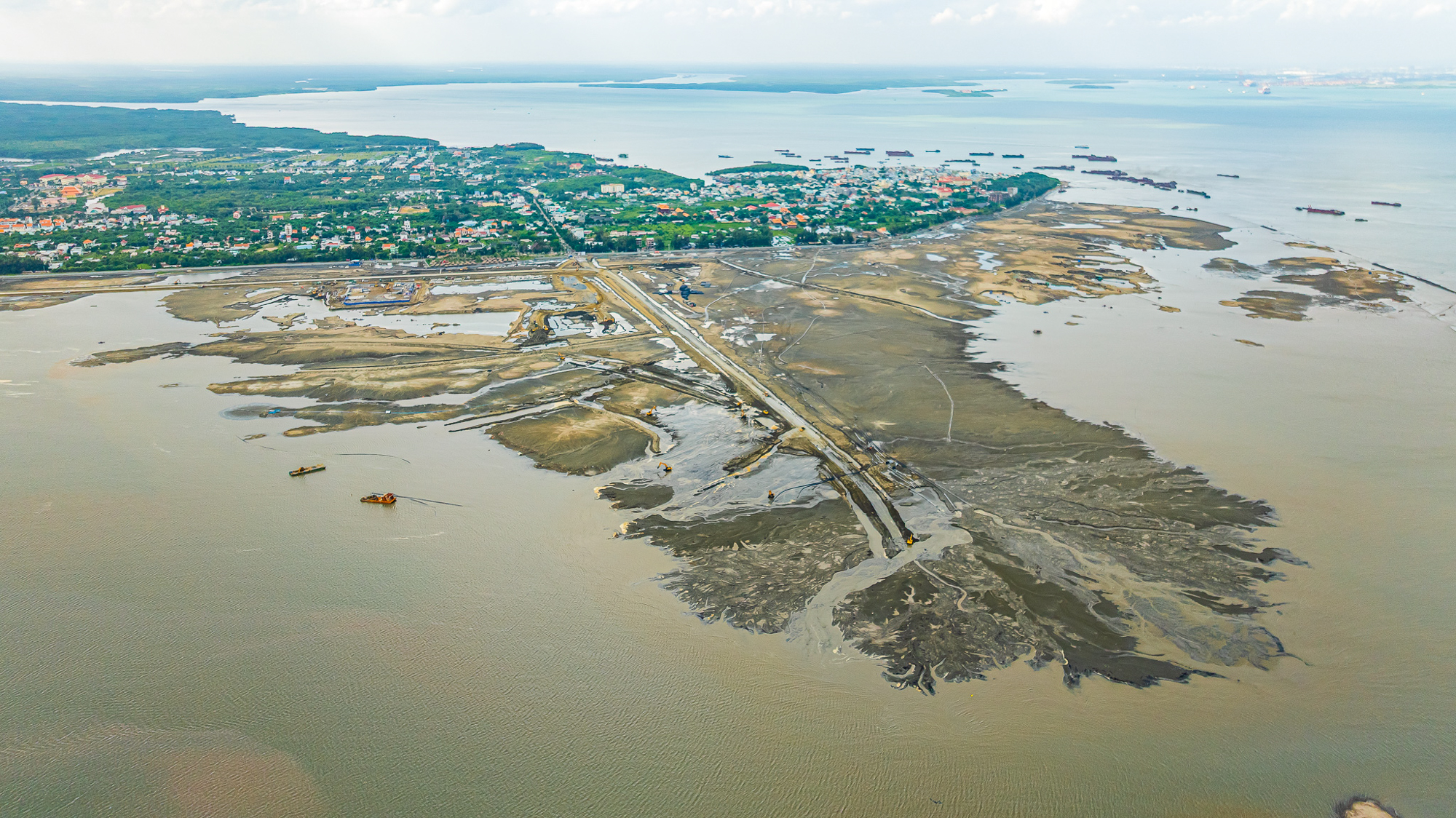 Toàn cảnh 5 con đường đi từ TP.HCM đến dự án hơn 9 tỷ USD của tỷ phú Phạm Nhật Vượng - Ảnh 6