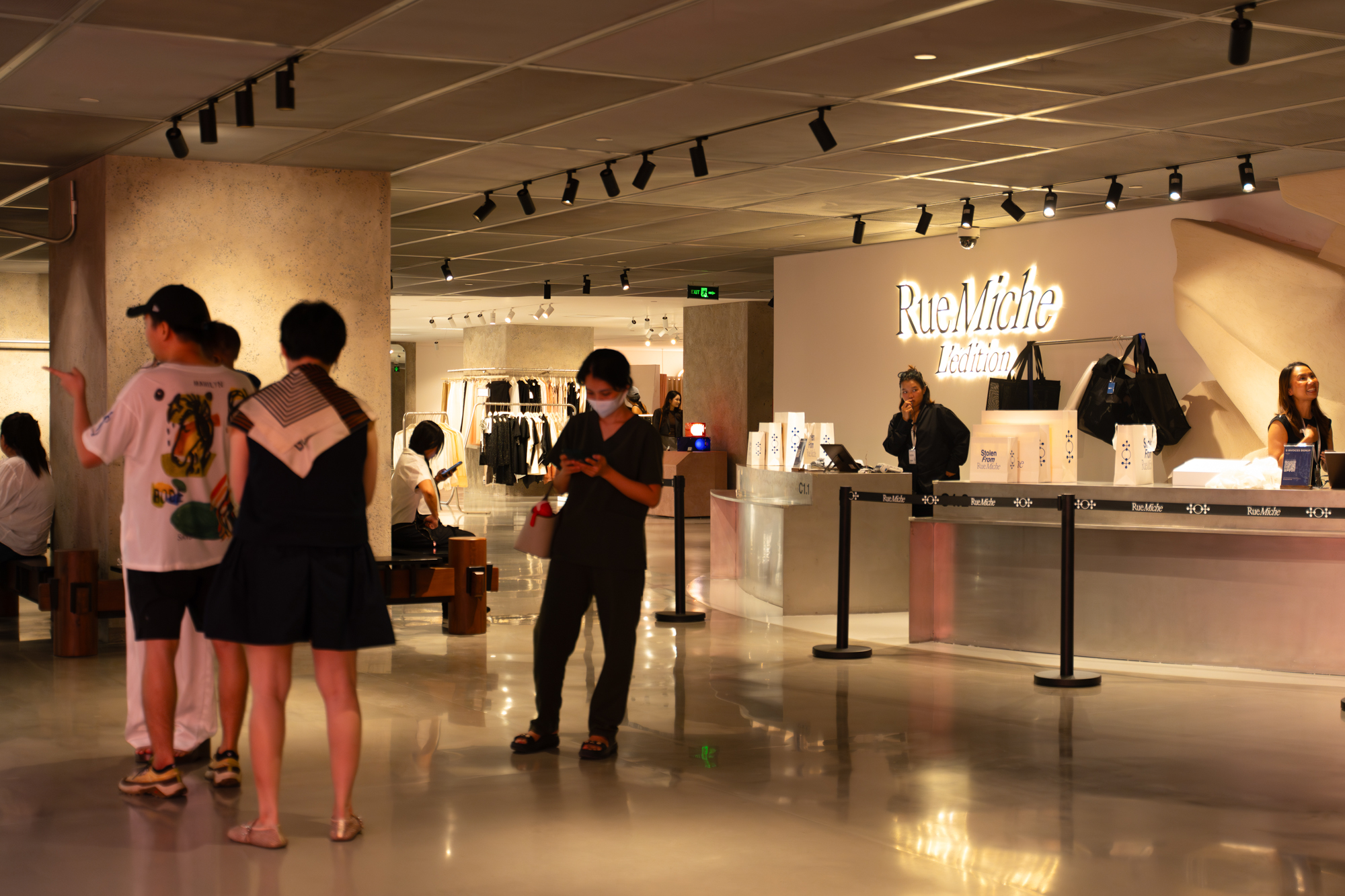 Ngắm tòa nhà đầu tiên kết nối với ga metro: Nơi Hermès, Dior, Bvlgari hội tụ, từng 'nằm trong tay' tỷ phú Phạm Nhật Vượng - Ảnh 7