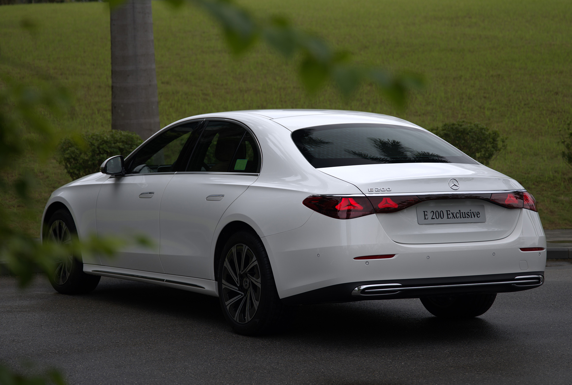 Mercedes-Benz E-Class 2025 chính thức ra mắt tại Việt Nam: Lột xác từ trong ra ngoài, giá 2,45- 3,2 tỷ đồng - Ảnh 9