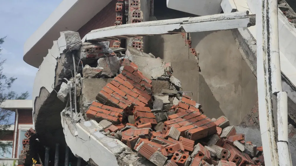 Sở Xây dựng Hà Tĩnh nói gì về vụ nhiều căn villa sát biển đổ sập sau bão số 10? - Ảnh 14